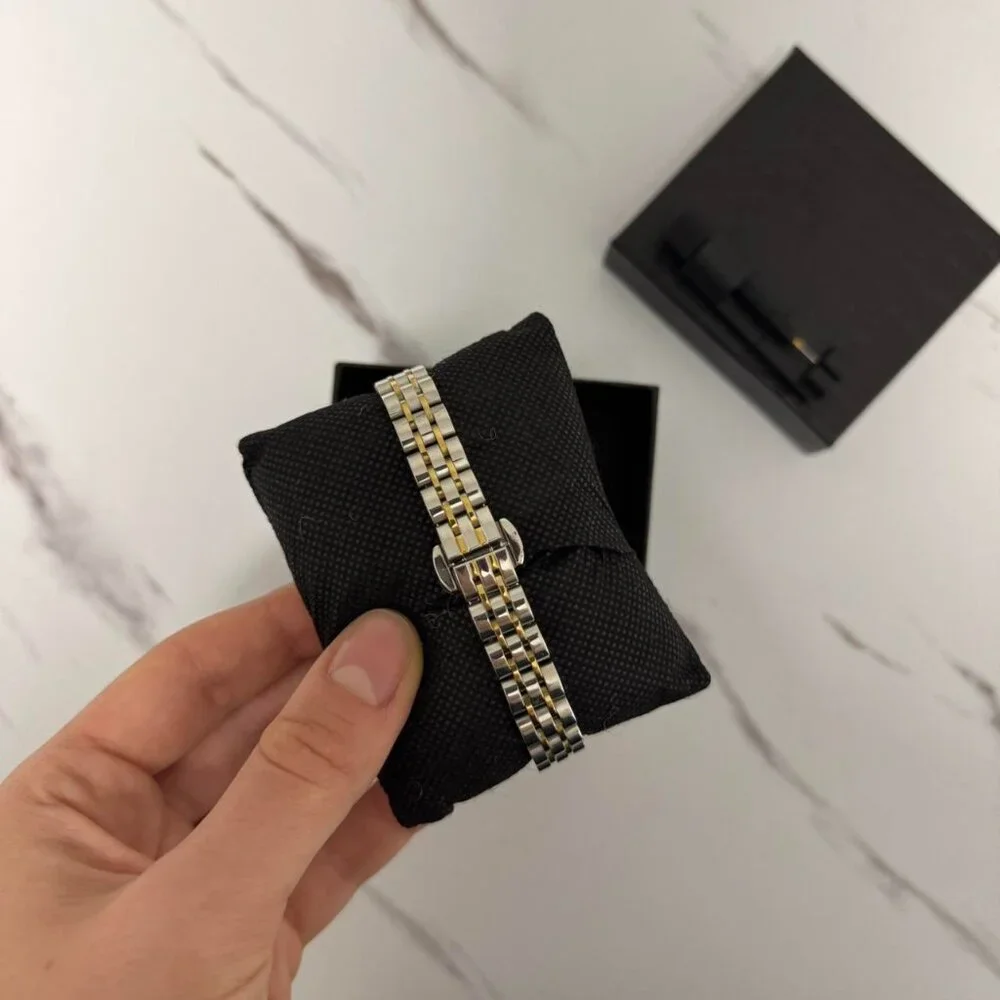 Sku:0465 vintage vibe gold silver watch + in a gift box They fit‎ any hand size